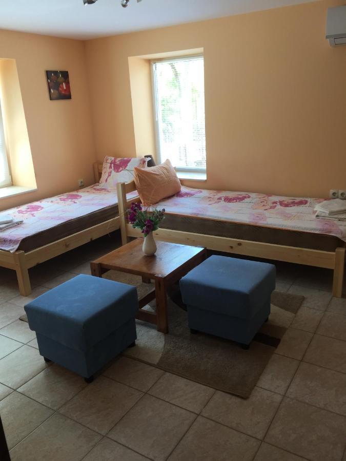 Guest House Nadezhda Hisarya Extérieur photo